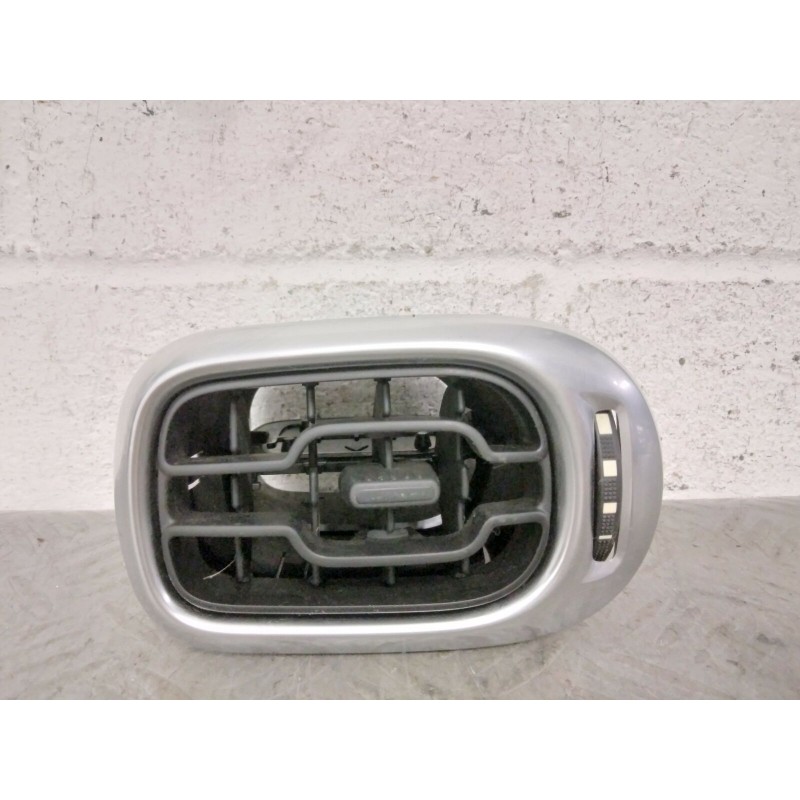 BOCCHETTA ARIA AREAZIONE ANT. DX CITROEN C4 PICASSO DEL 2012 COD. 9683043377  2400000088103