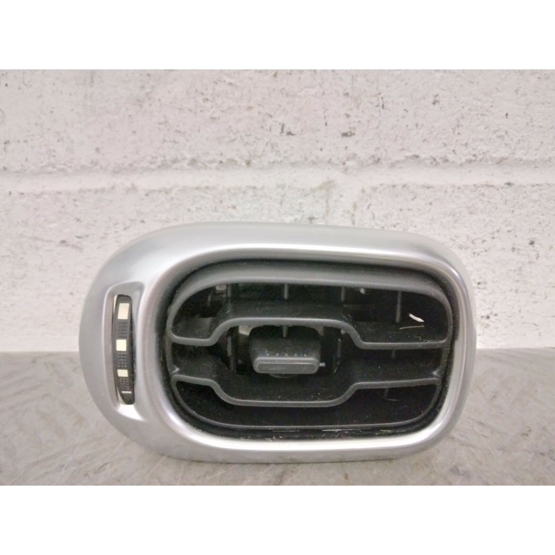 BOCCHETTA ARIA AREAZIONE ANT. SX CITROEN C4 PICASSO DEL 2012 COD. 9682570377  2400000088127