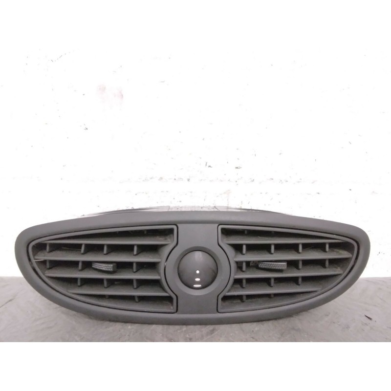 BOCCHETTA ARIA AREAZIONE CENTRALE RENAULT CLIO DEL 2005 COD. 220408  2400000088158