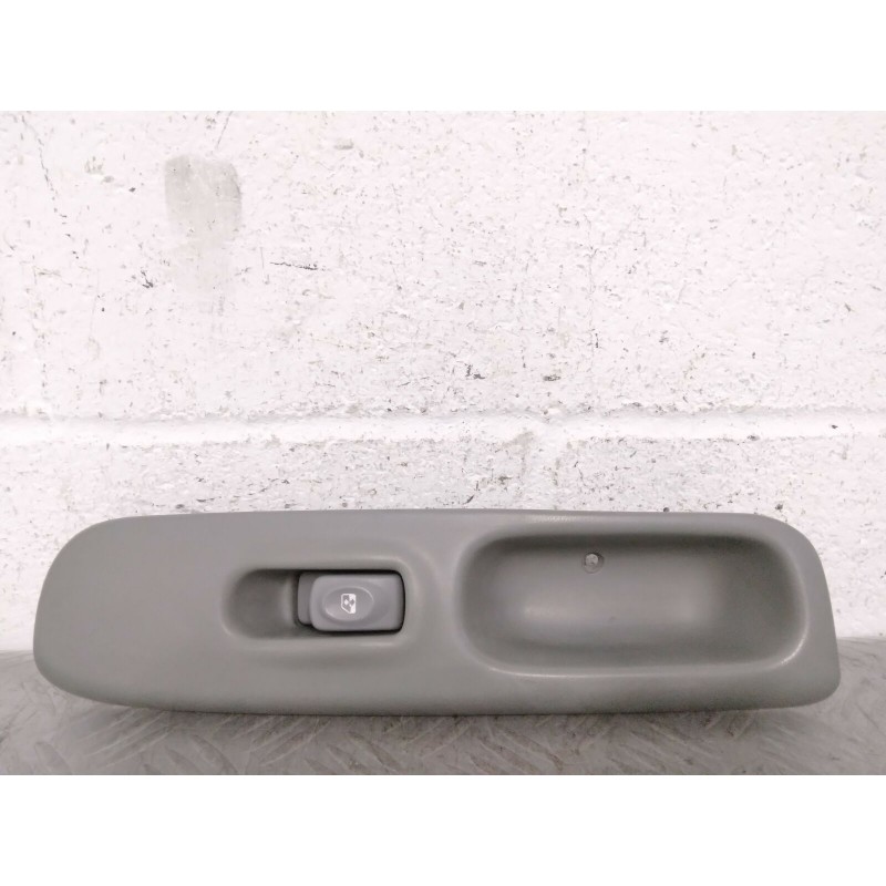 PULSANTIERA ALZAVETRO ALZACRISTALLO ANT. DX RENAULT TWINGO DEL 2004 77000832376  2400000089407