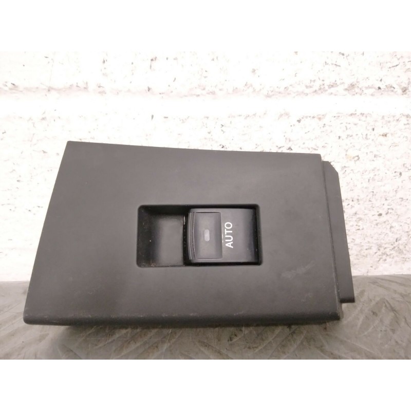 PULSANTIERA ALZAVETRO ALZACRISTALLO POST. DX TOYOTA AURIS COD. 7427102630  2400000089612