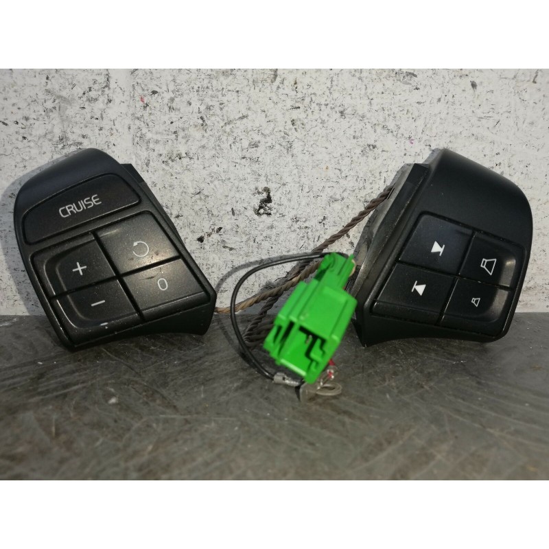 COMANDI AL VOLANTE MULTIFUNZIONE VOLVO V50 DAL 2004 AL 2010 COD. 30710722/307107  2400000046868