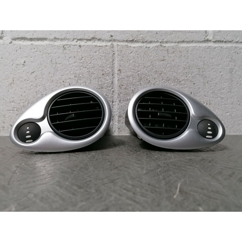 BOCCHETTE AREAZIONE ARIA DX SX RENAULT CLIO DAL 2005 AL 2013 3 SERIE  2400000056614