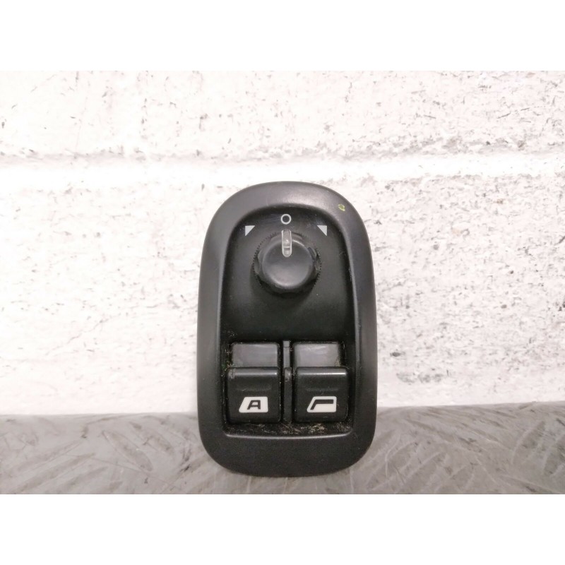 PULSANTIERA ALZAVETRO ALZACRISTALLO ANT. SX PEUGEOT 206 DEL 2005  2400000090540