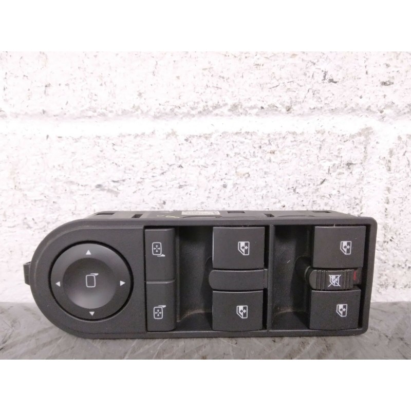 PULSANTIERA ALZAVETRO ALZACRISTALLO ANT. SX OPEL ZAFIRA B DEL 2011 COD. 13228699  2400000090748