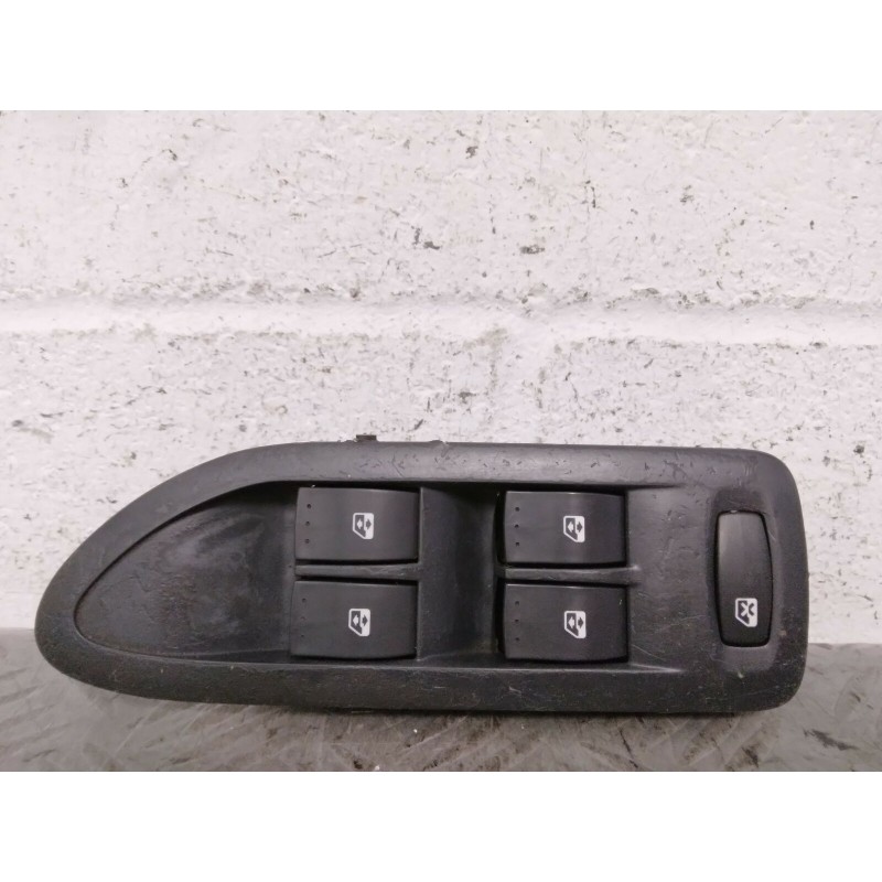 PULSANTIERA ALZAVETRO ALZACRISTALLO ANT. SX OPEL VIVARO DEL 2006 COD. 8200396435  2400000090823
