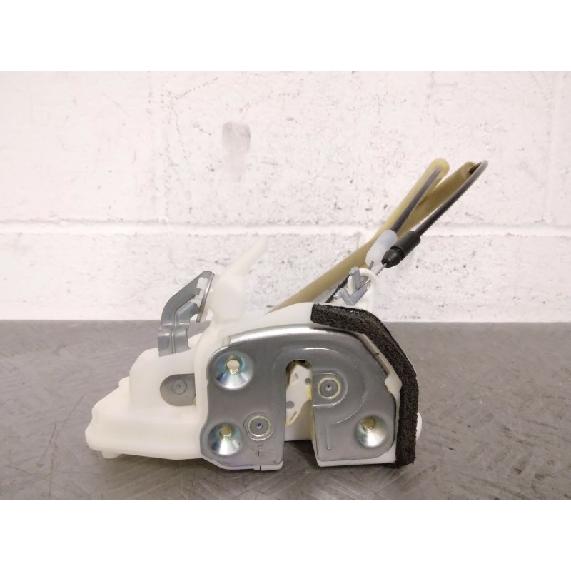 SERRATURA POST. SX MAZDA 2 DEL 2010 COD. G04-G10-L  2400000095194