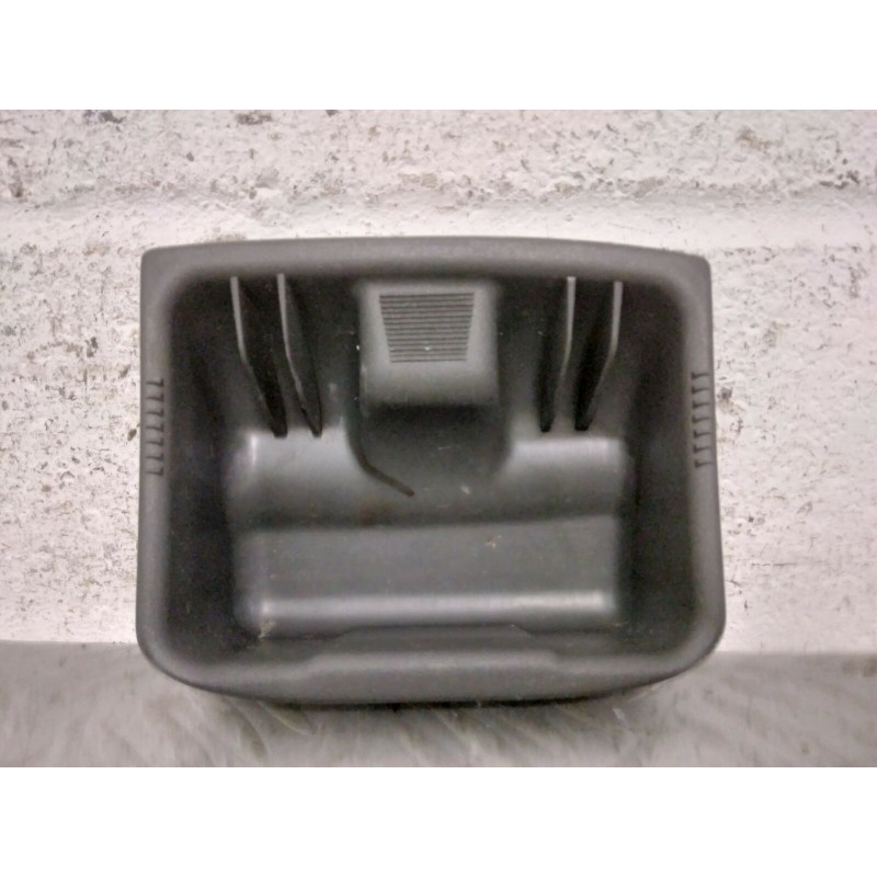 POSACENERE FIAT PUNTO 188 DEL 2000 COD. 225390  2400000103790