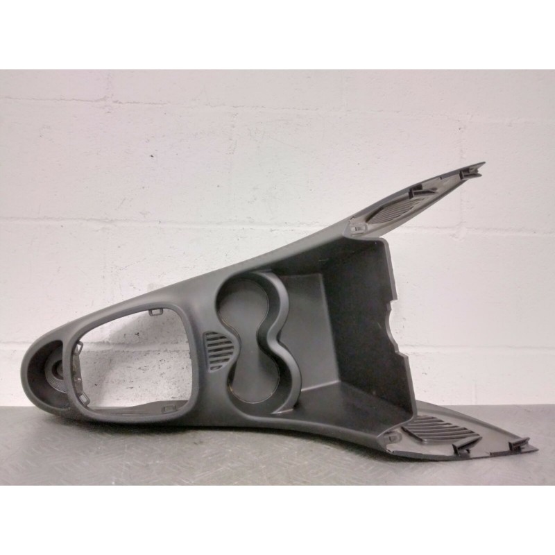 TUNNEL CONSOLLE CENTRALE ANTERIORE TOYOTA AYGO DEL 2012 COD. 588110H010  2400000105138